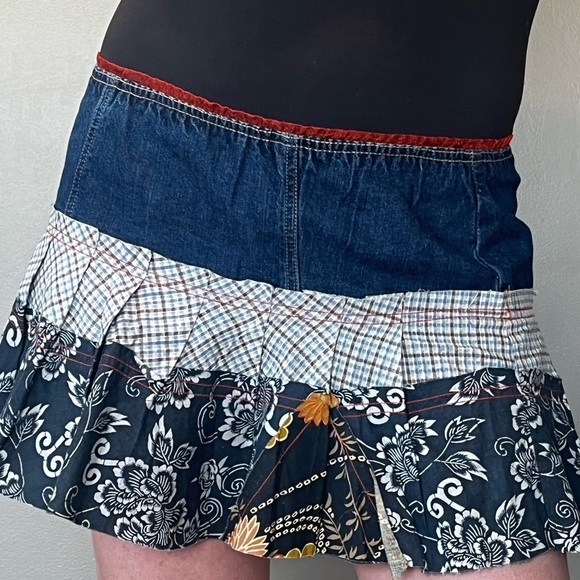 Vintage Z. Cavaricci mixed media ruffled mini skirt - Picture 2 of 8